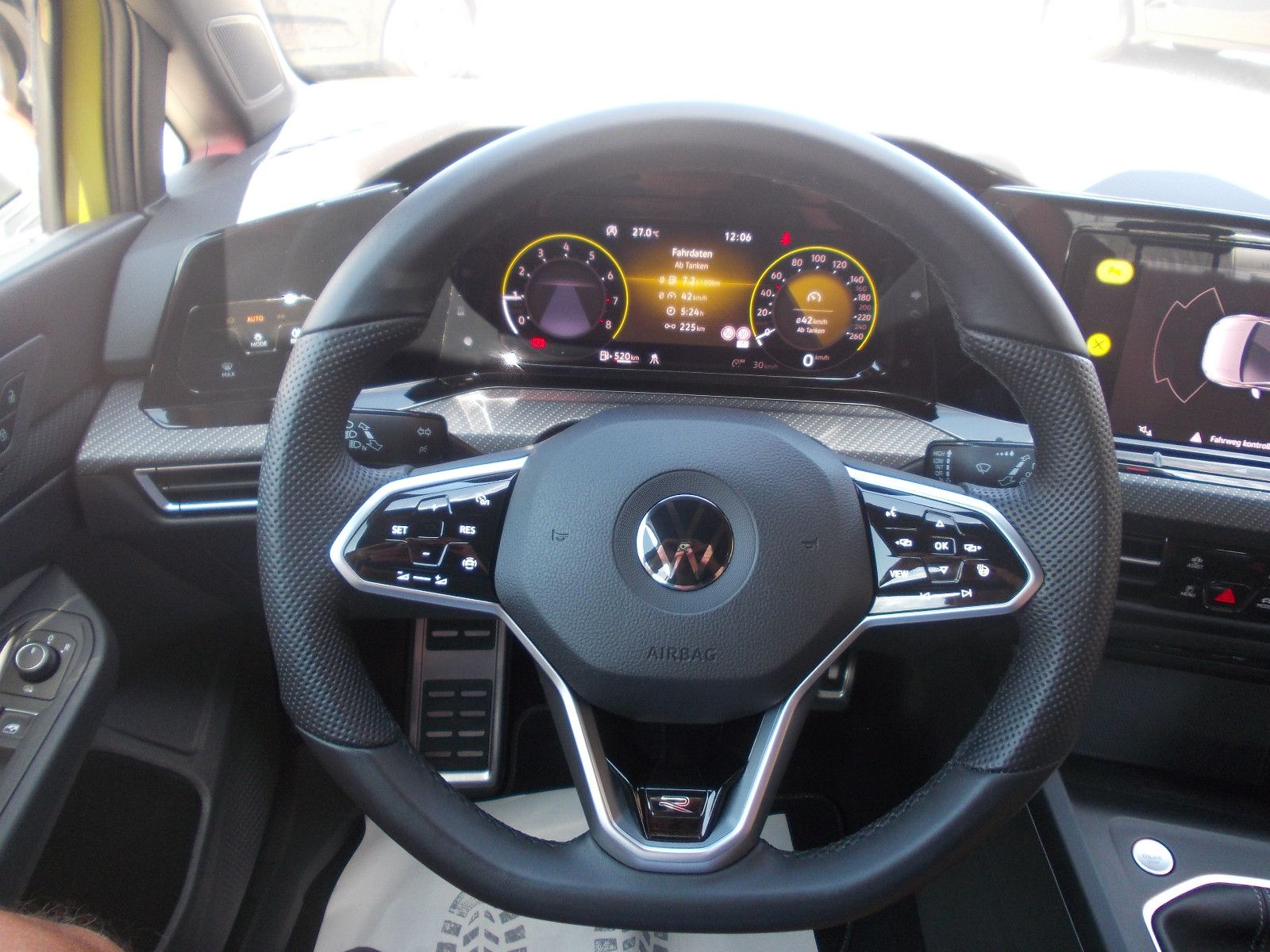 Volkswagen Golf VIII R-Line - Samsaru's Car Outlet