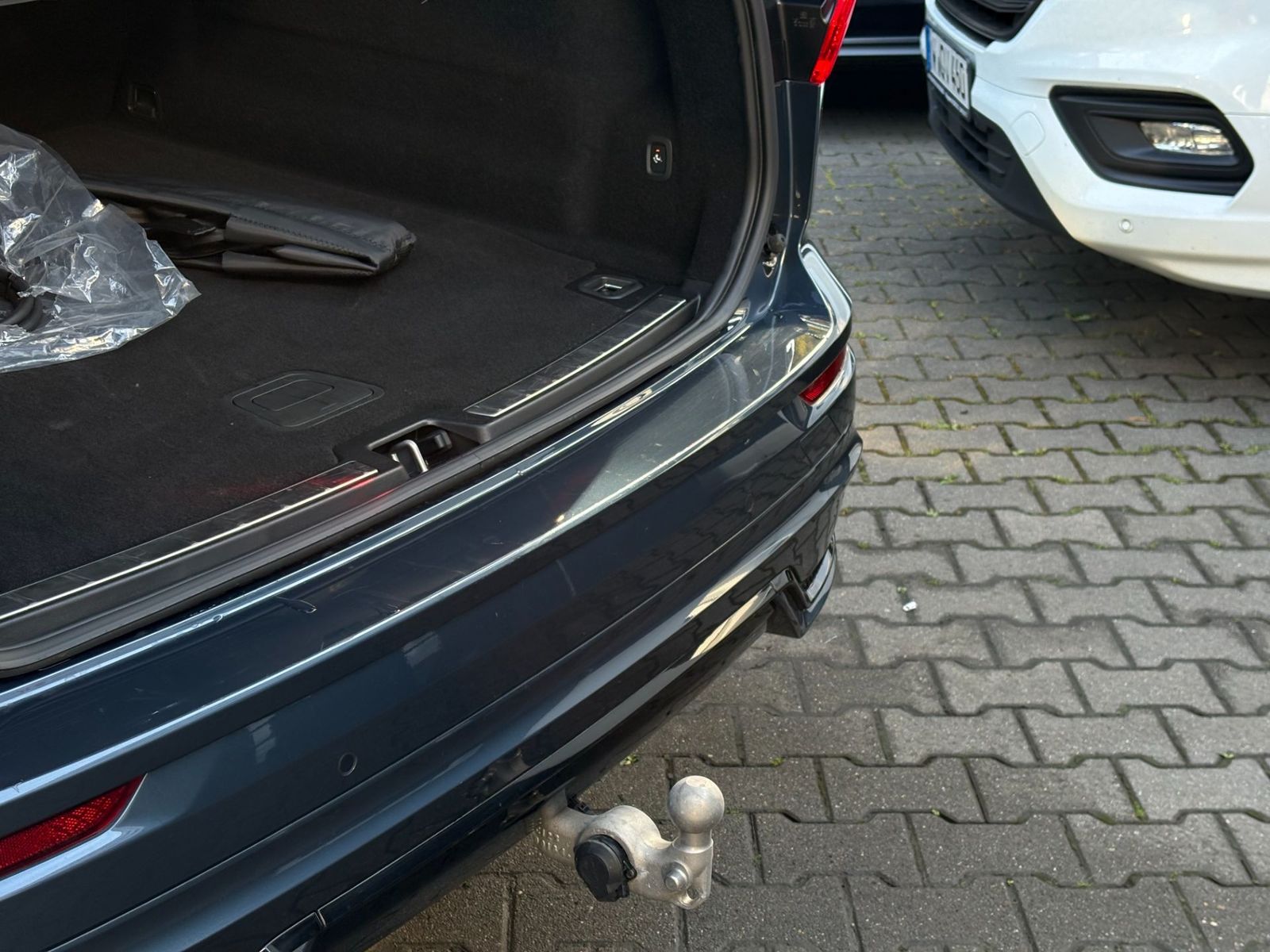 Volvo XC60 T6 AWD Plus Dark AHK 360 PANO H&K STH