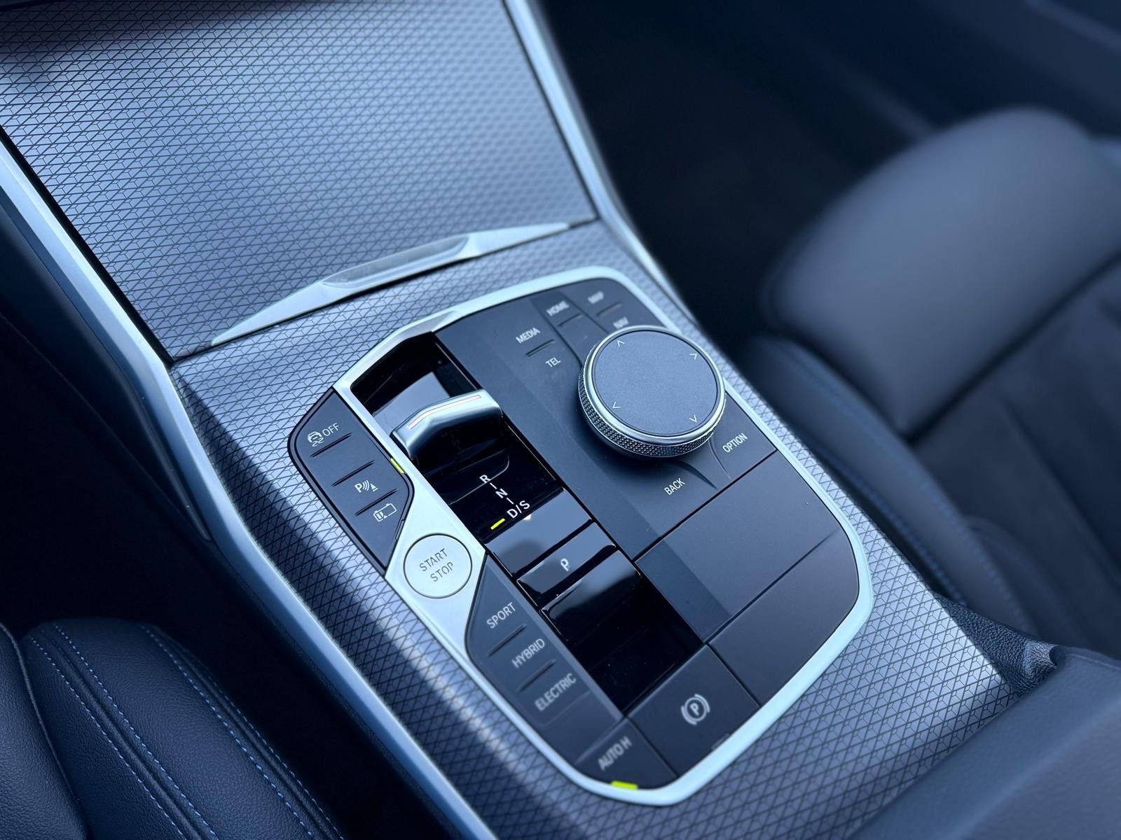 BMW 330 e Touring M-Sport - Samsaru's Car Outlet