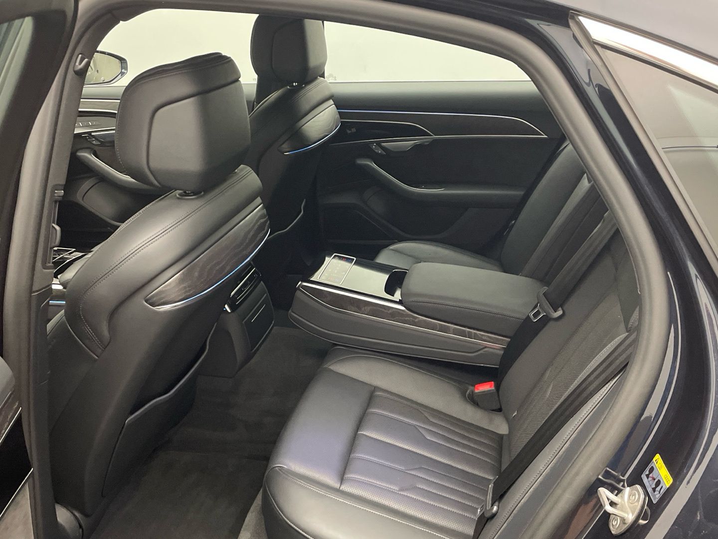 Audi A8 60 TFSI e quattro - Samsaru's Car Outlet