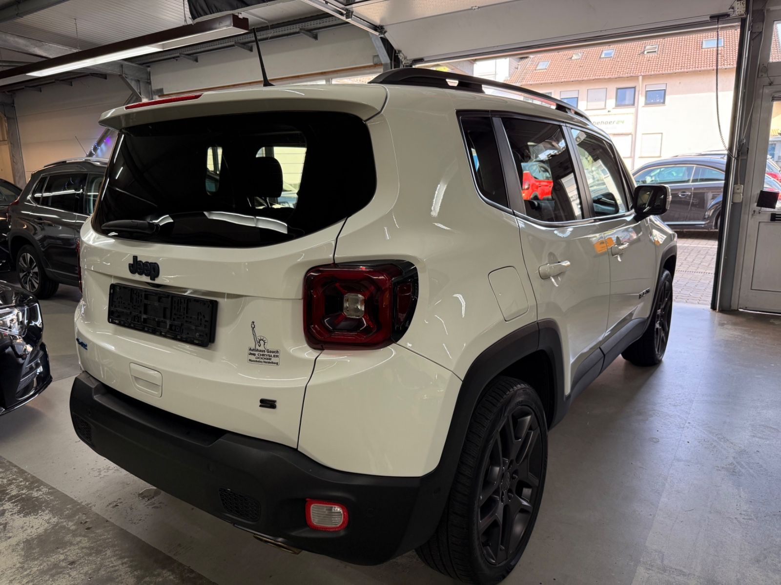 Jeep Renegade S Plug-In-Hybrid 4xe - Samsaru's Car Outlet