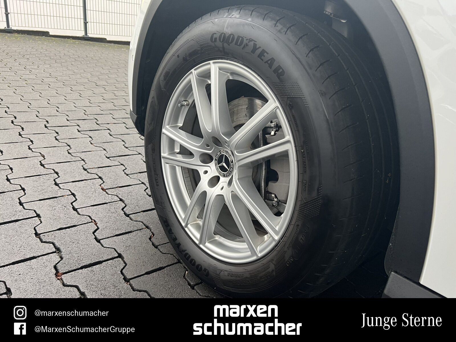 Mercedes-Benz GLC 220 d 4M AVANTGARDE Pano+360°+AHK+DIGITAL
