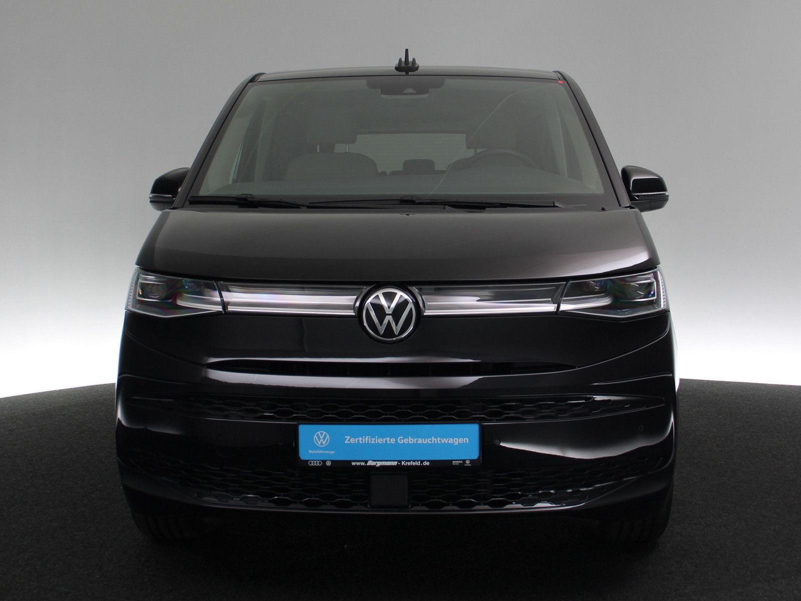 Volkswagen T7 Multivan 2.0 TDI Style - Samsaru's Car Outlet
