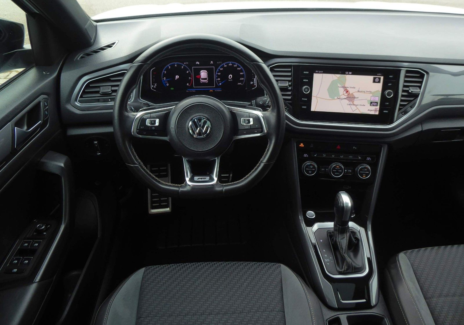 Volkswagen T-Roc Sport R-LINE - Samsaru's Car Outlet