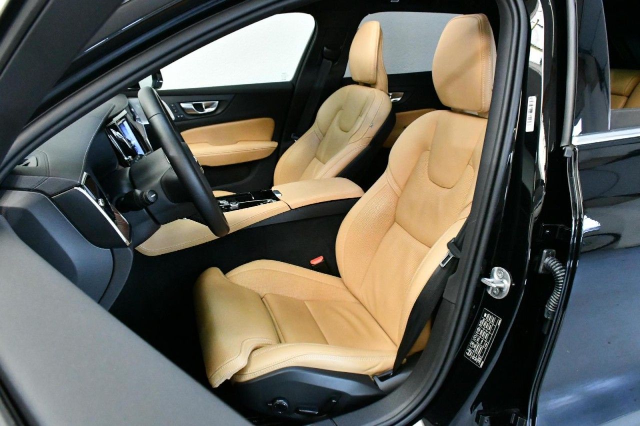 Volvo V60 T6 AWD Ultra Bright 360*B&W*PAN*MASS*HuD*AHK