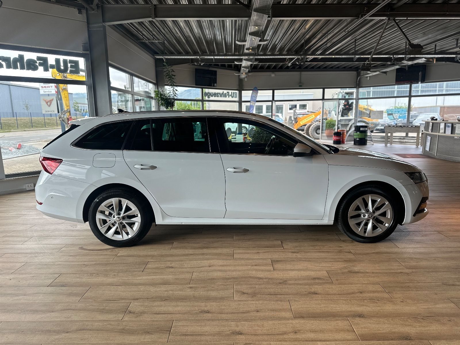 Skoda Octavia Combi - Samsaru's Car Outlet