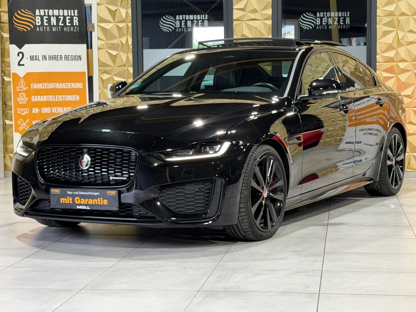 Jaguar XE R-Dynamic Black/PANO/360''KAM/MERIDIAN/LED