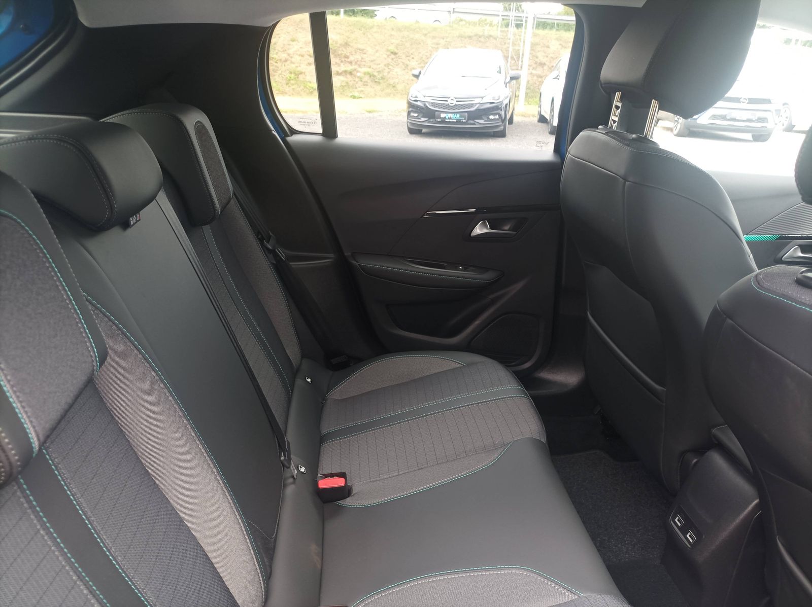 Peugeot 208 Allure 100 Automatik - Samsaru's Car Outlet
