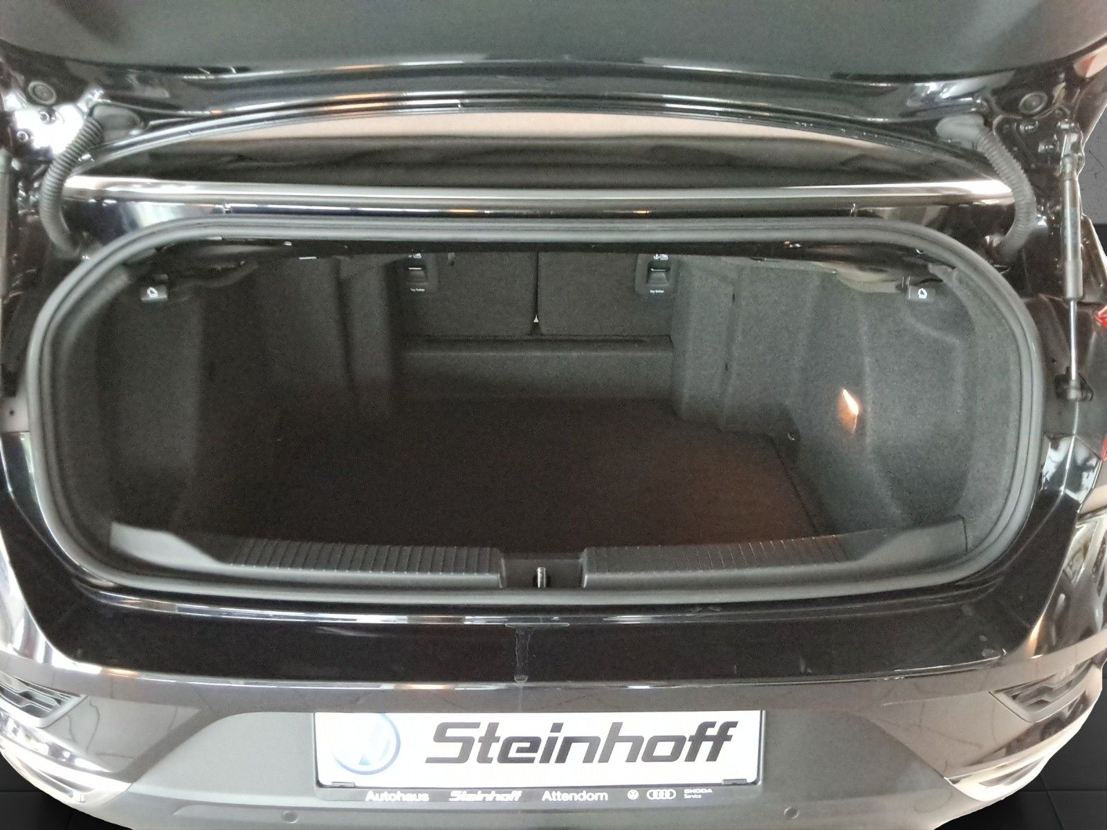Volkswagen T-Roc Cabrio - Samsaru's Car Outlet