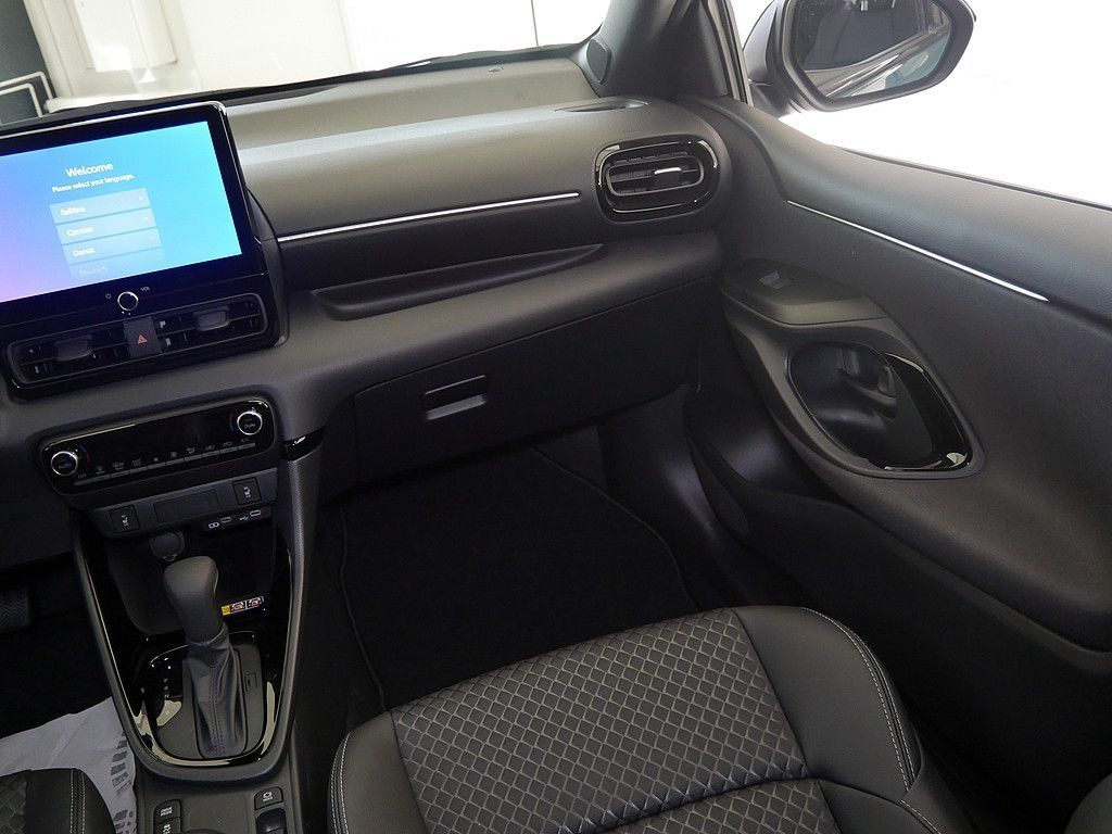 Toyota Yaris Hybrid Style Plus SHZ KAMERA NAVI ACC LED