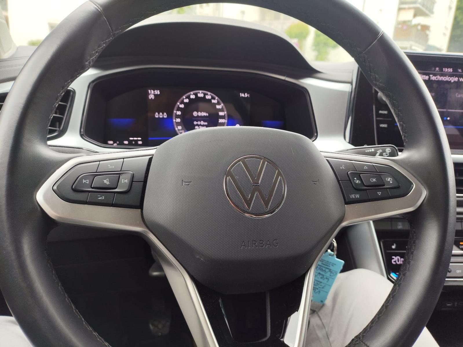 Volkswagen T-Roc 1.0 TSI Life - Samsaru's Car Outlet