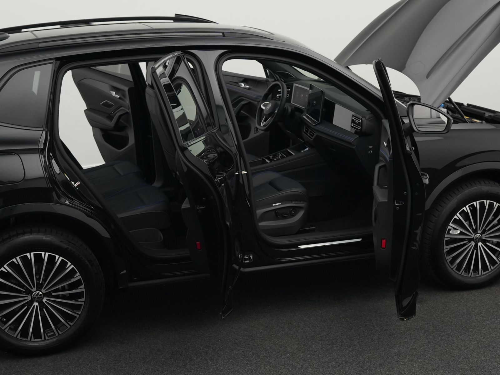 Volkswagen Tiguan R-Line 1.5TSI eHybrid IQ.LIGHT*HARMAN*20"