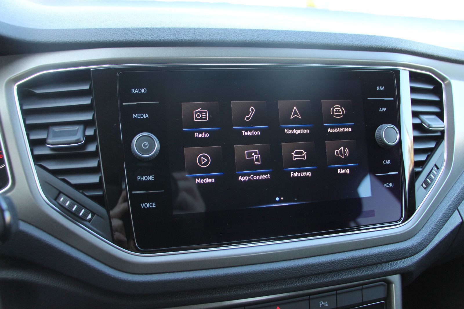 Volkswagen T-Roc Style - Samsaru's Car Outlet