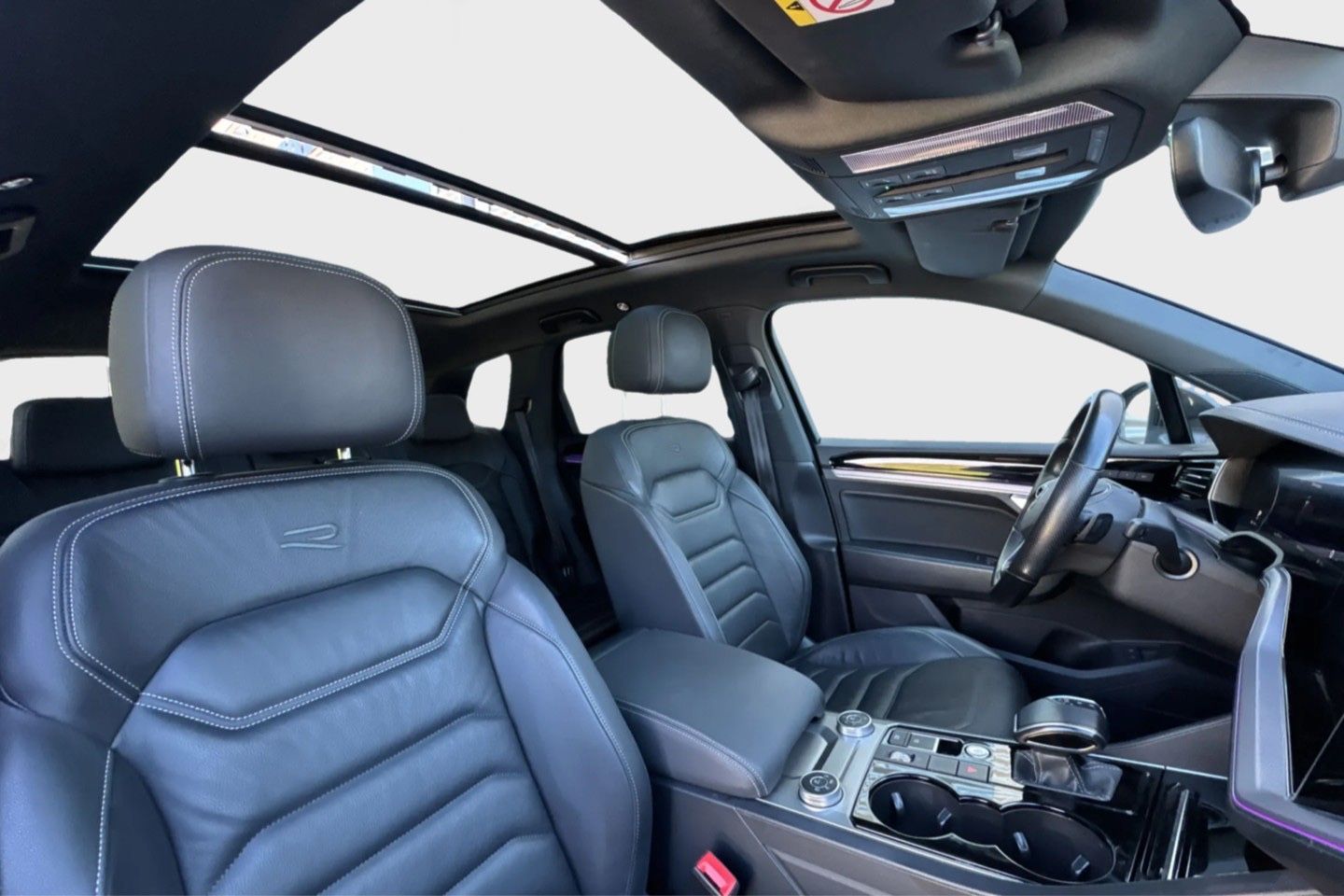Volkswagen Touareg R 4Motion eHybrid - Samsaru's Car Outlet