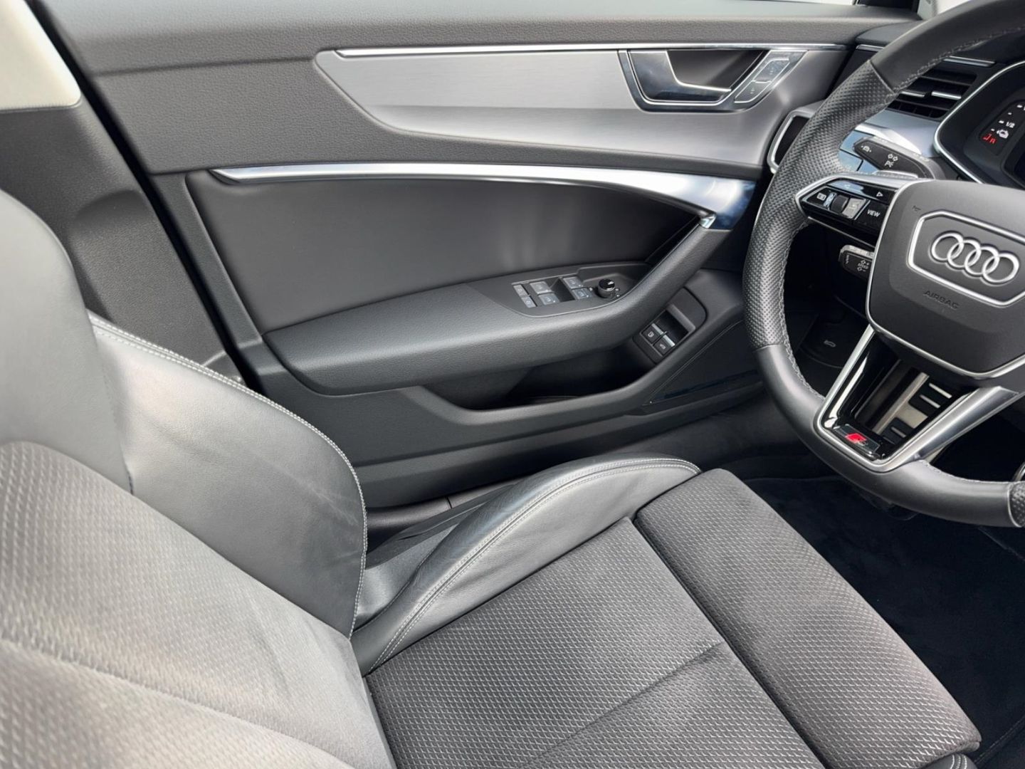 Audi A6 Avant 55 TFSIe quattro S-line - Samsaru's Car Outlet