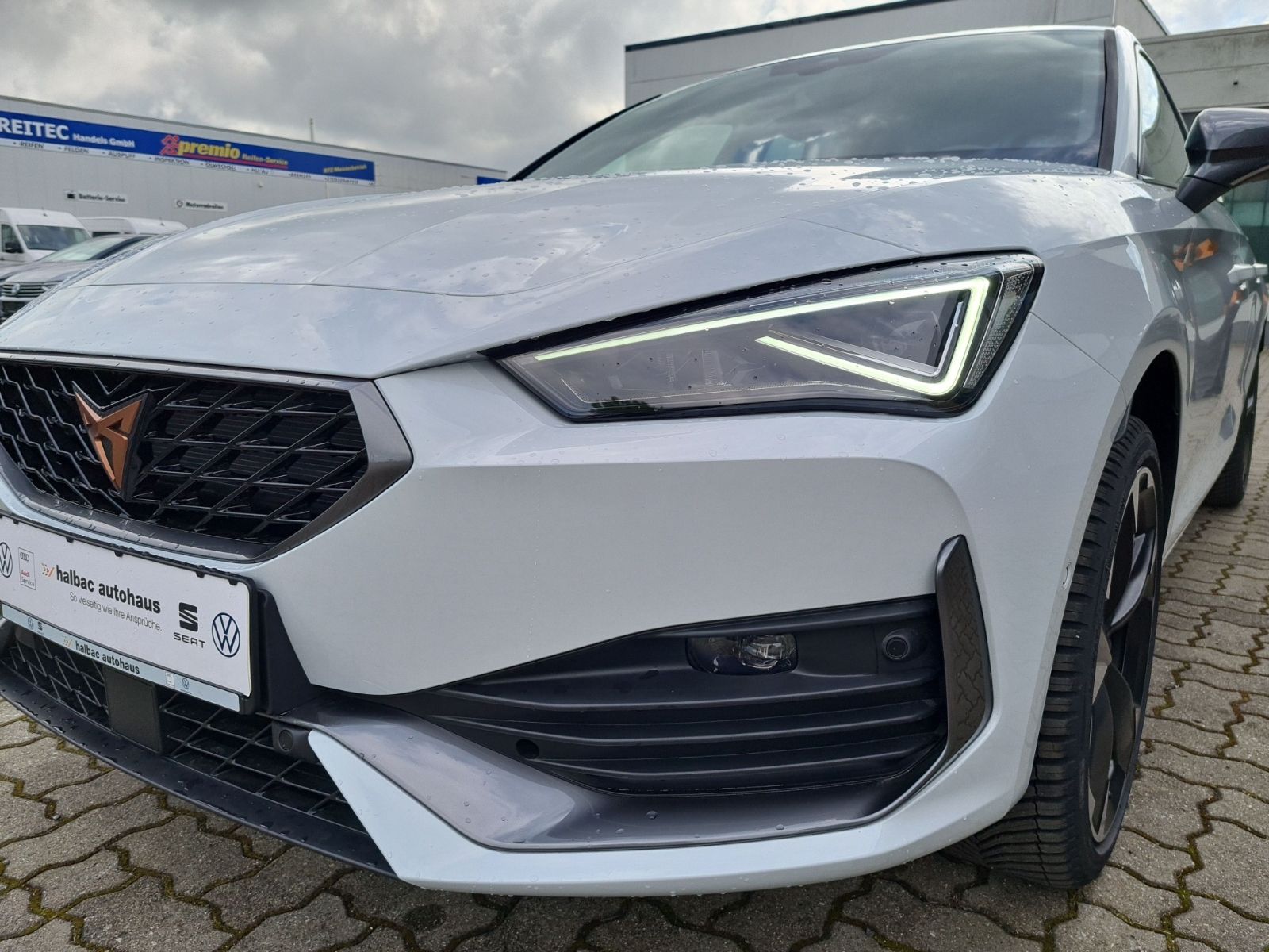 Cupra Leon 1.5 eTSI DSG - Samsaru's Car Outlet
