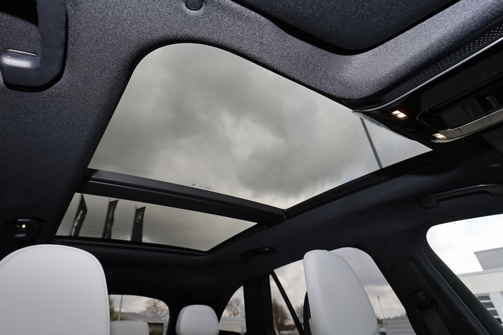Mercedes-Benz GLC 220 d 4M AMG Leder Grau+Pano+AHK+Distronic