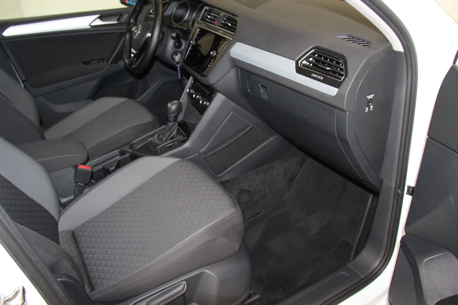 Volkswagen Tiguan 1.5 TSI DSG - Samsaru's Car Outlet