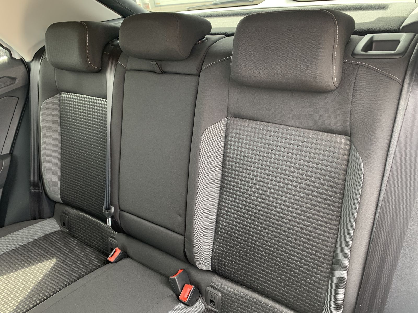 Volkswagen T-Roc 1.5 TSI Active - Samsaru's Car Outlet