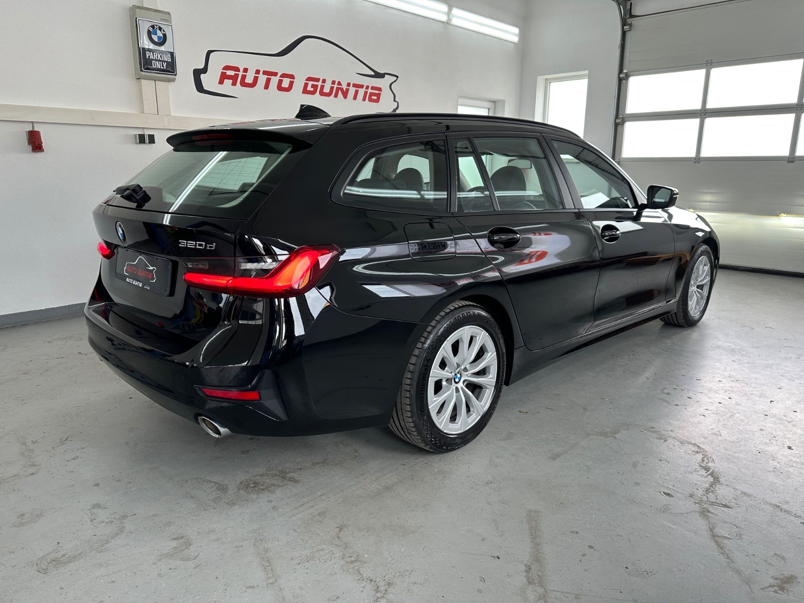 BMW 320 d Touring - Samsaru's Car Outlet