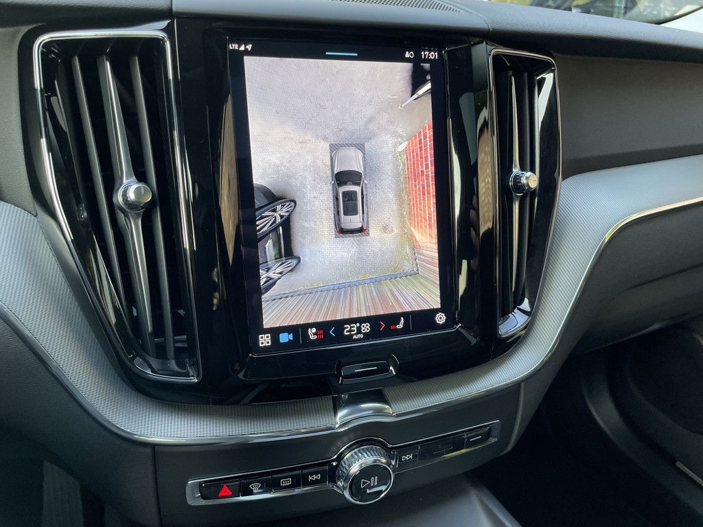 Volvo XC60 T6 Plus Dark Recharge Plug-In Hybrid AWD