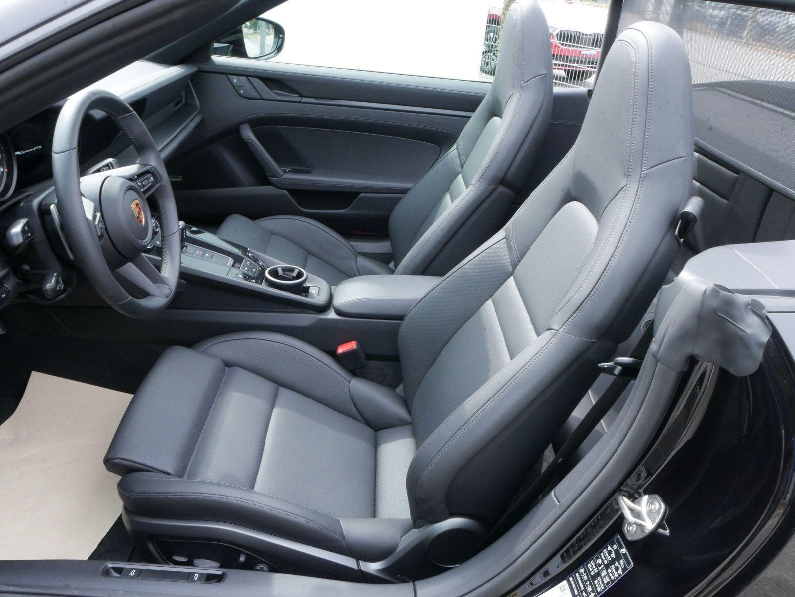 Porsche 911 Carrera GTS - Samsaru's Car Outlet