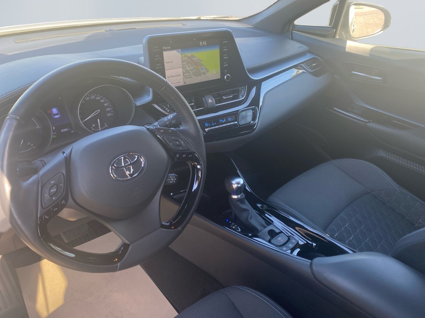 Toyota C-HR 2.0 Hybrid - Samsaru's Car Outlet