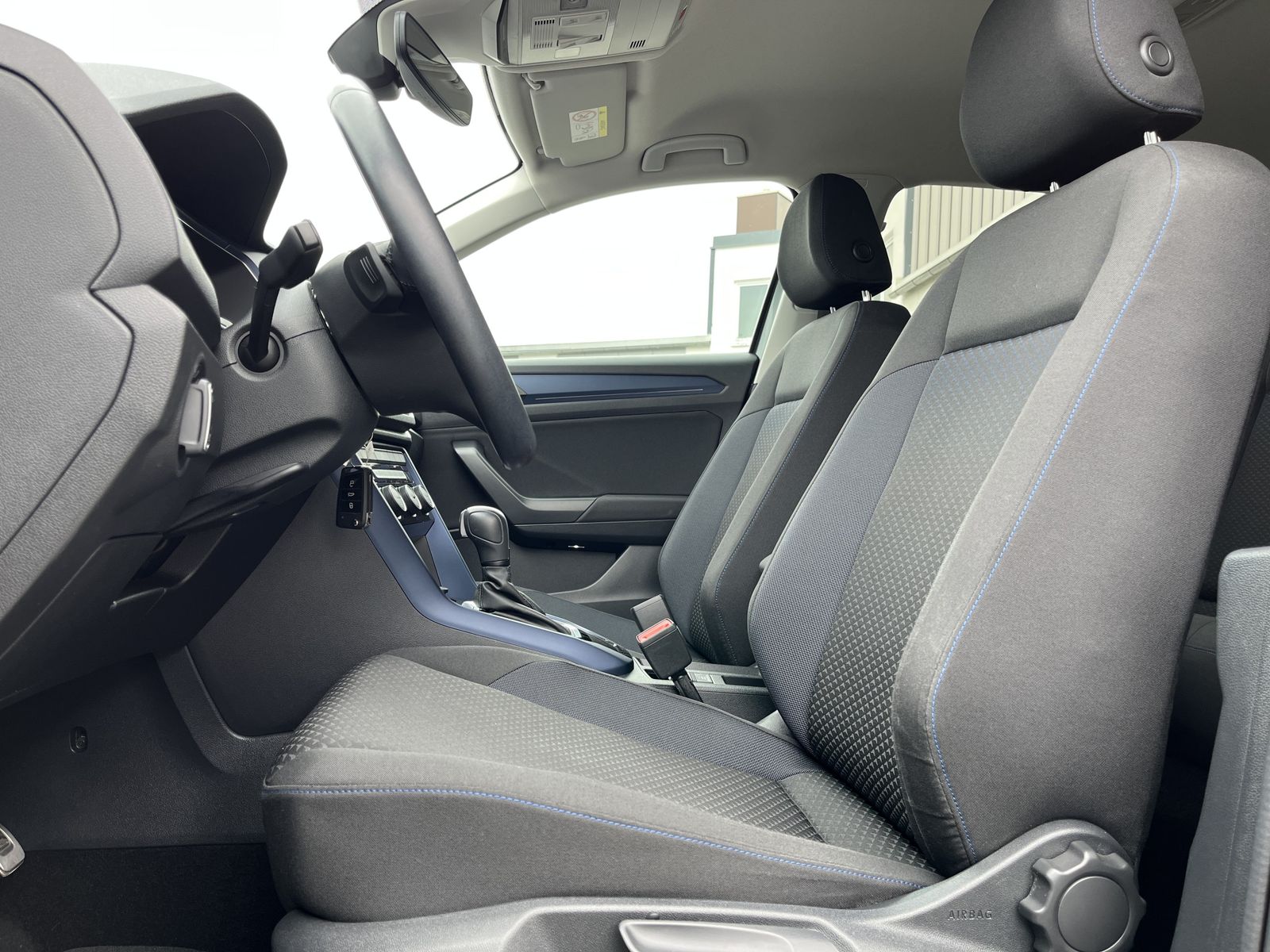 Volkswagen T-Roc 1.5 TSI DSG UNITED - Samsaru's Car Outlet