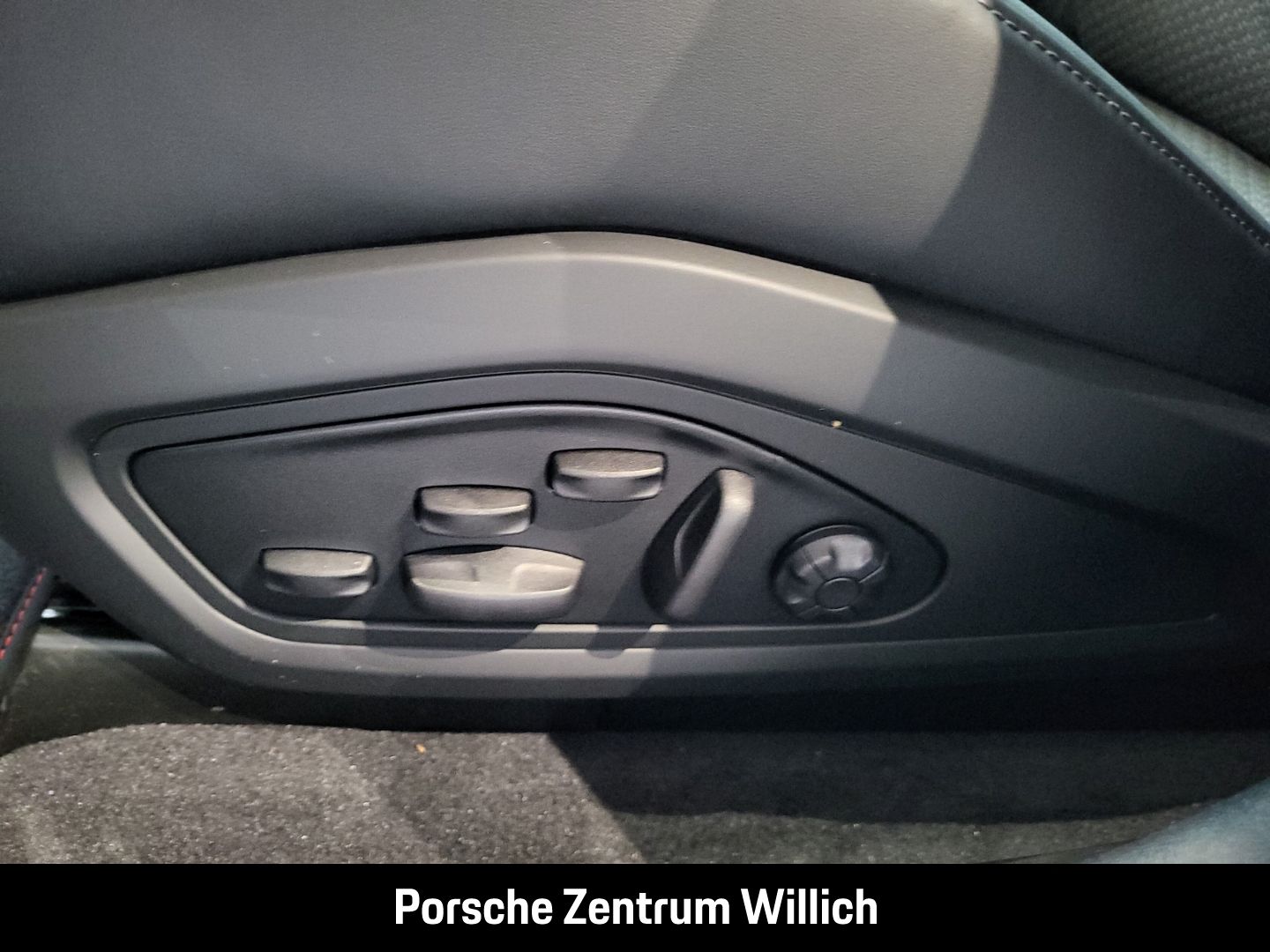 Porsche Taycan GTS HA-Lenkung Active-Ride Head-Up