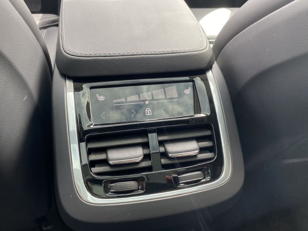 Volvo XC90 Ultimate Bright AWD B5 Diesel - Samsaru's Car Outlet
