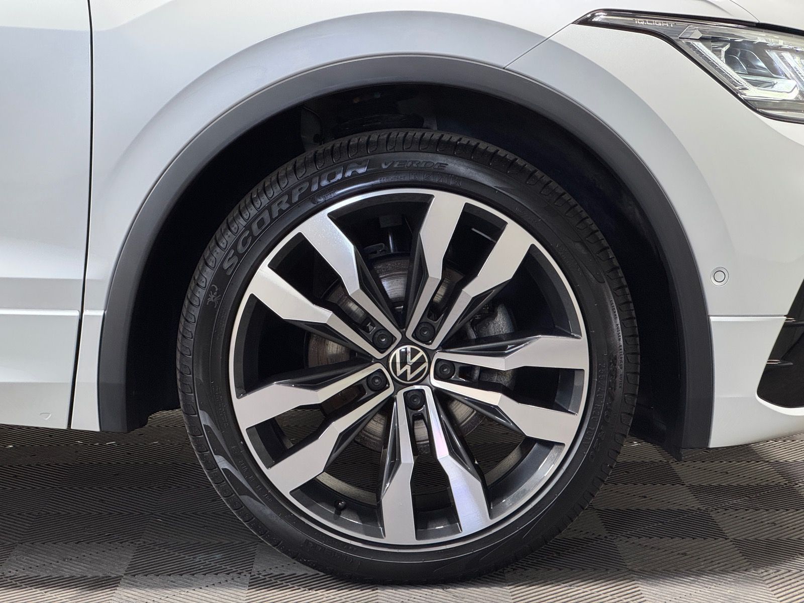Volkswagen Tiguan R-Line 2.0 TDI DSG 4M - Samsaru's Car Outlet