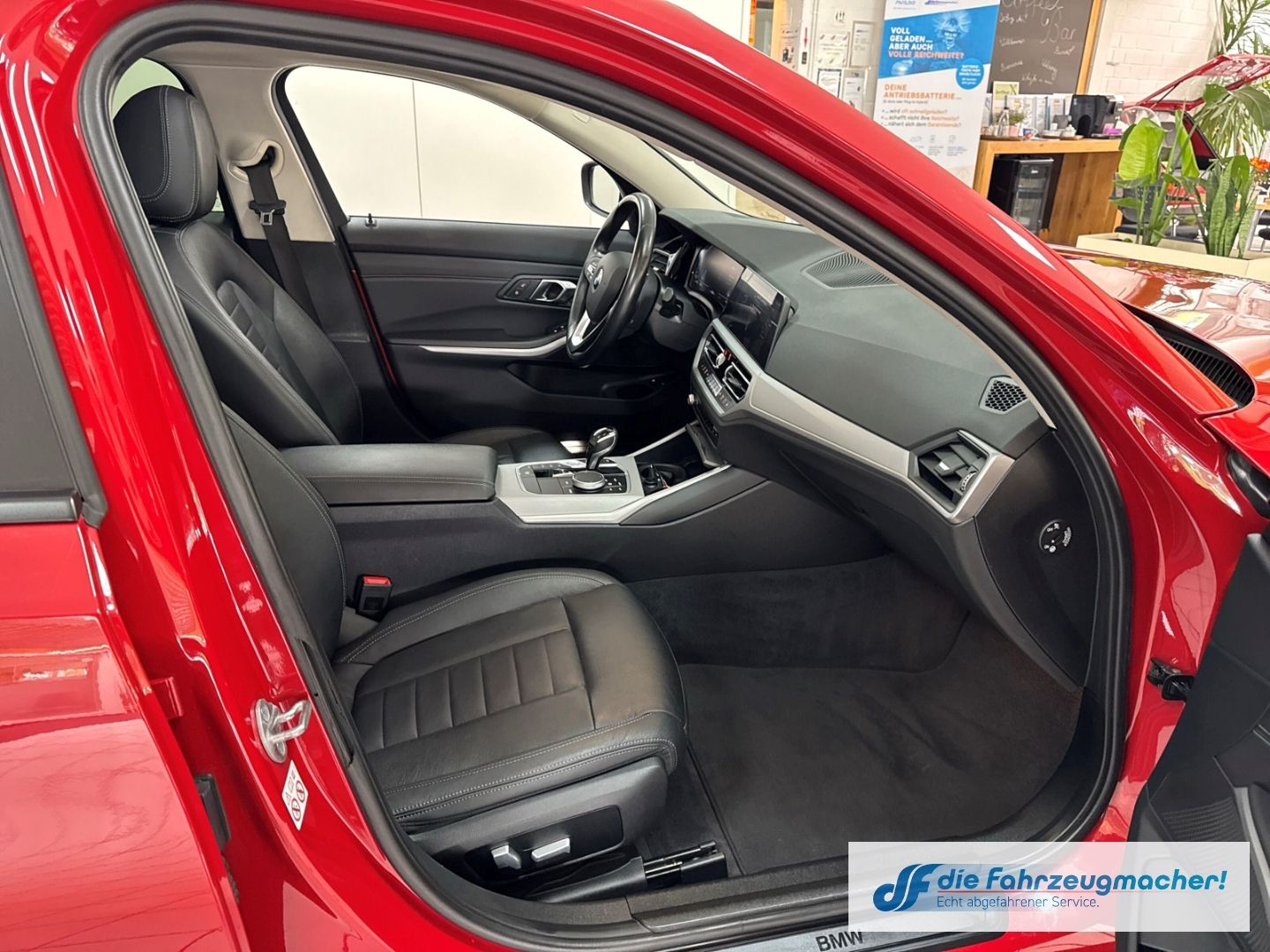 BMW 330 e xDrive Advantage Touring Park-Assistent AH