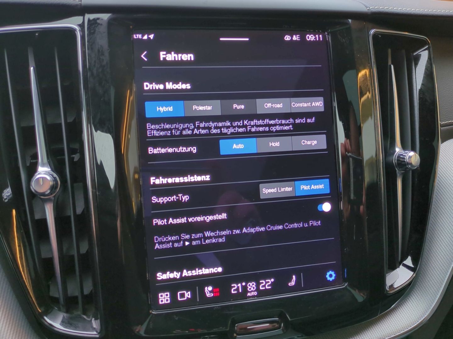 Volvo XC60 R Design Recharge Plug-In Hybrid AWD T8 Twi