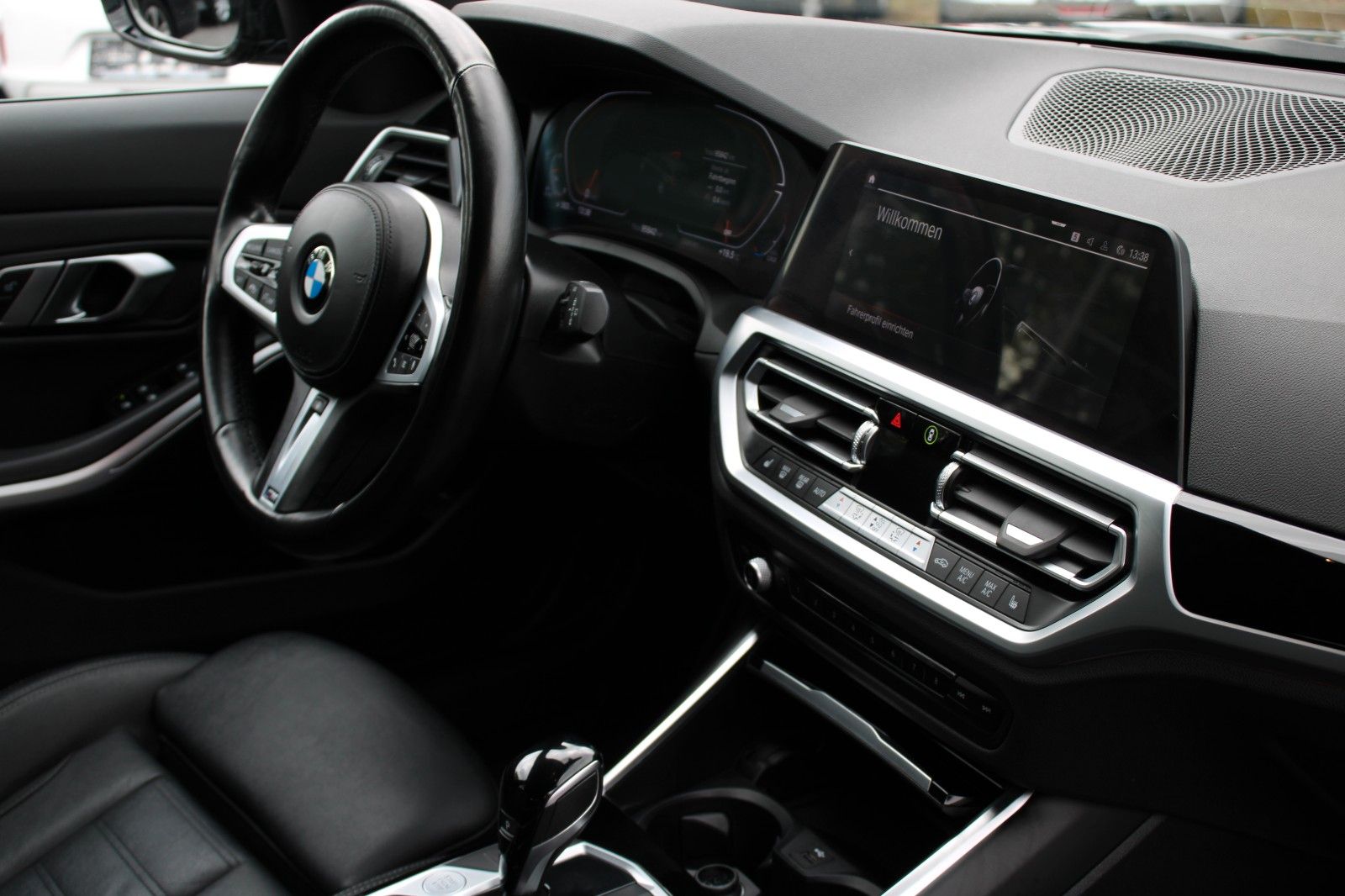 BMW 320 d Sport Line - Samsaru's Car Outlet