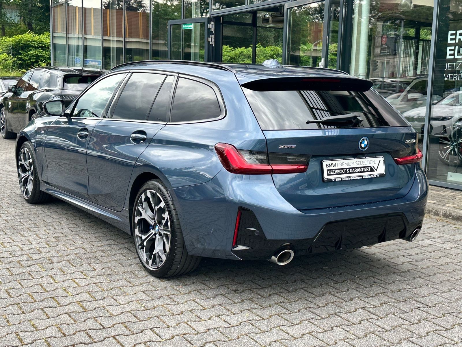 BMW 330e xDrive Touring M Sport Stop&Go Pano AHK 19"
