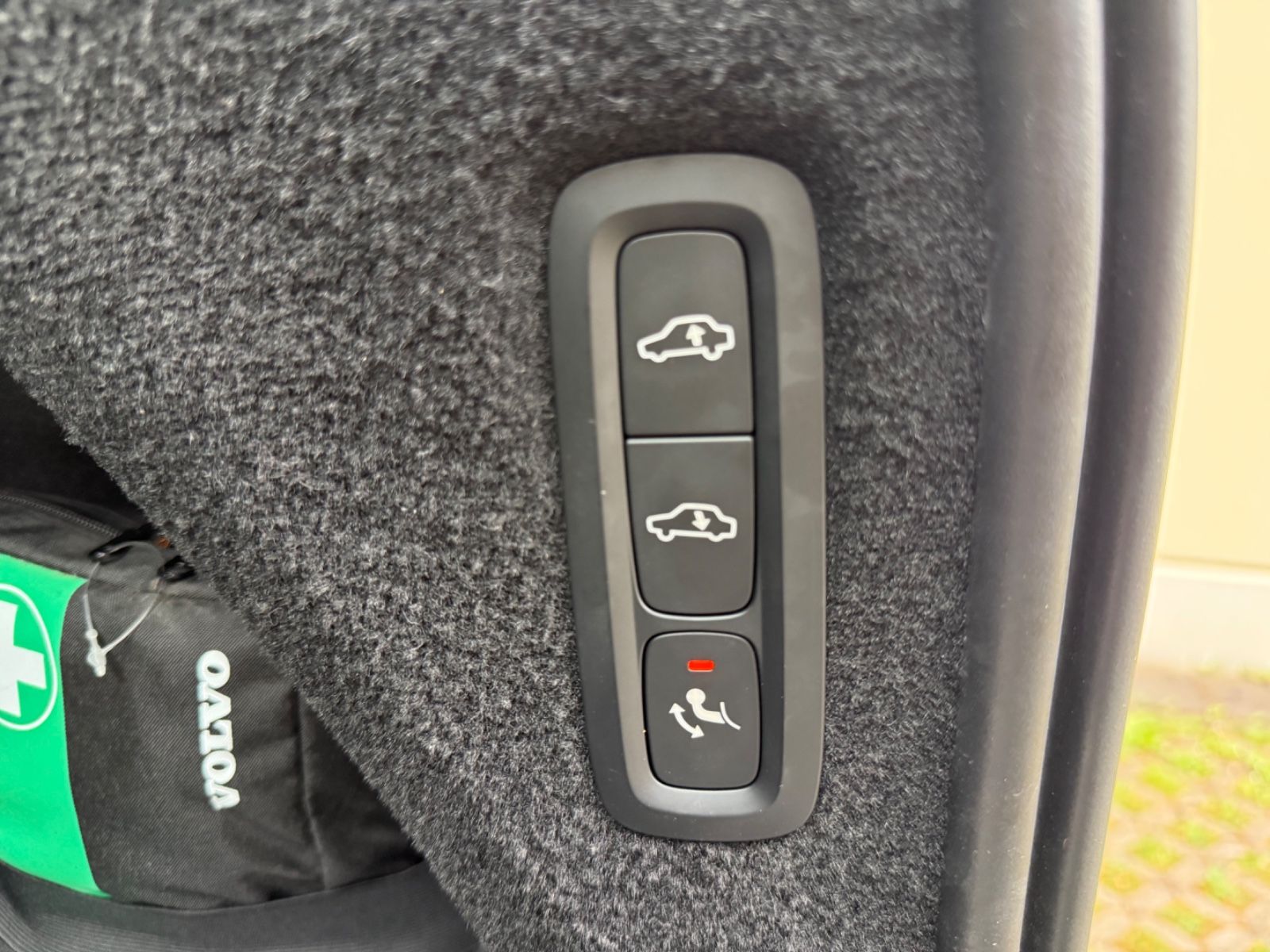 Volvo XC 90 T8 Inscription - Samsaru's Car Outlet