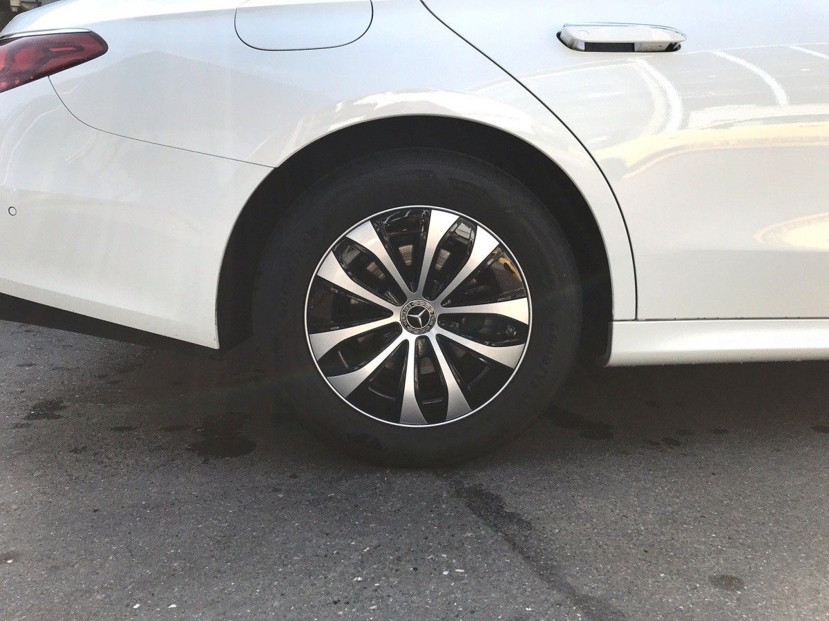 Mercedes-Benz E 200 - Samsaru's Car Outlet