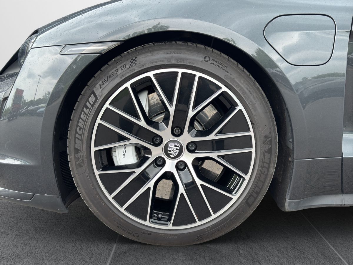 Porsche Taycan Turbo Sport Turismo | Hinterachslenkung |