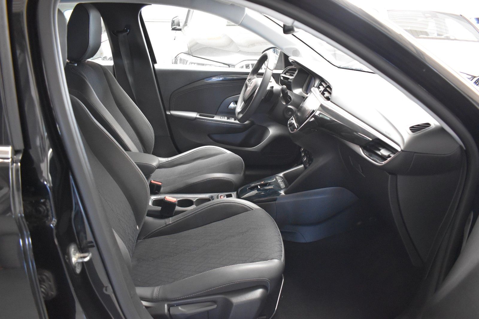 Opel Corsa F Elegance - Samsaru's Car Outlet