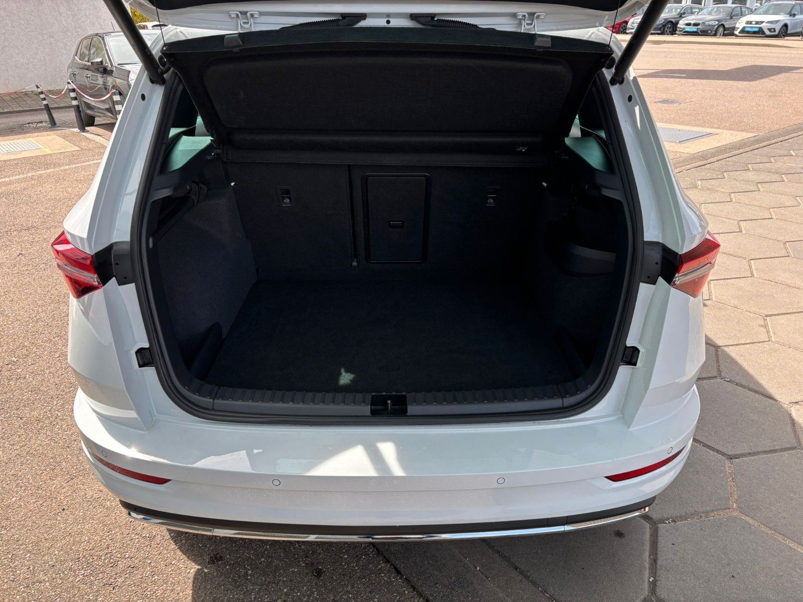 Skoda Karoq Sportline *AHK/Navi/SHZ/ACC/Garantie*