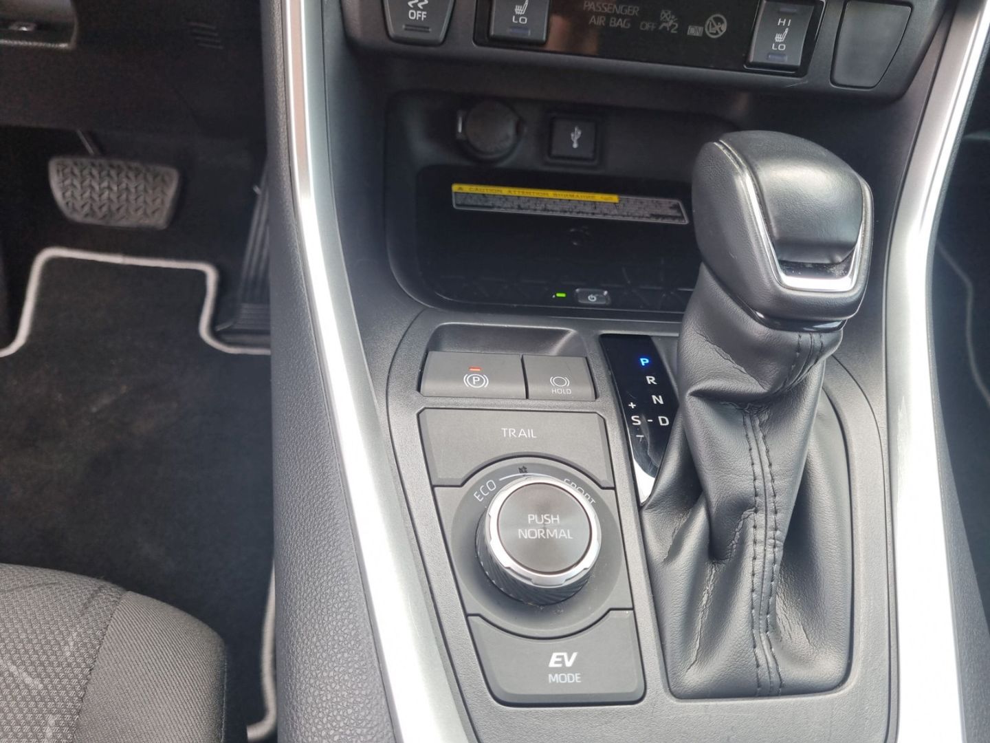 Toyota RAV 4 Hybrid 4x4 - Samsaru's Car Outlet
