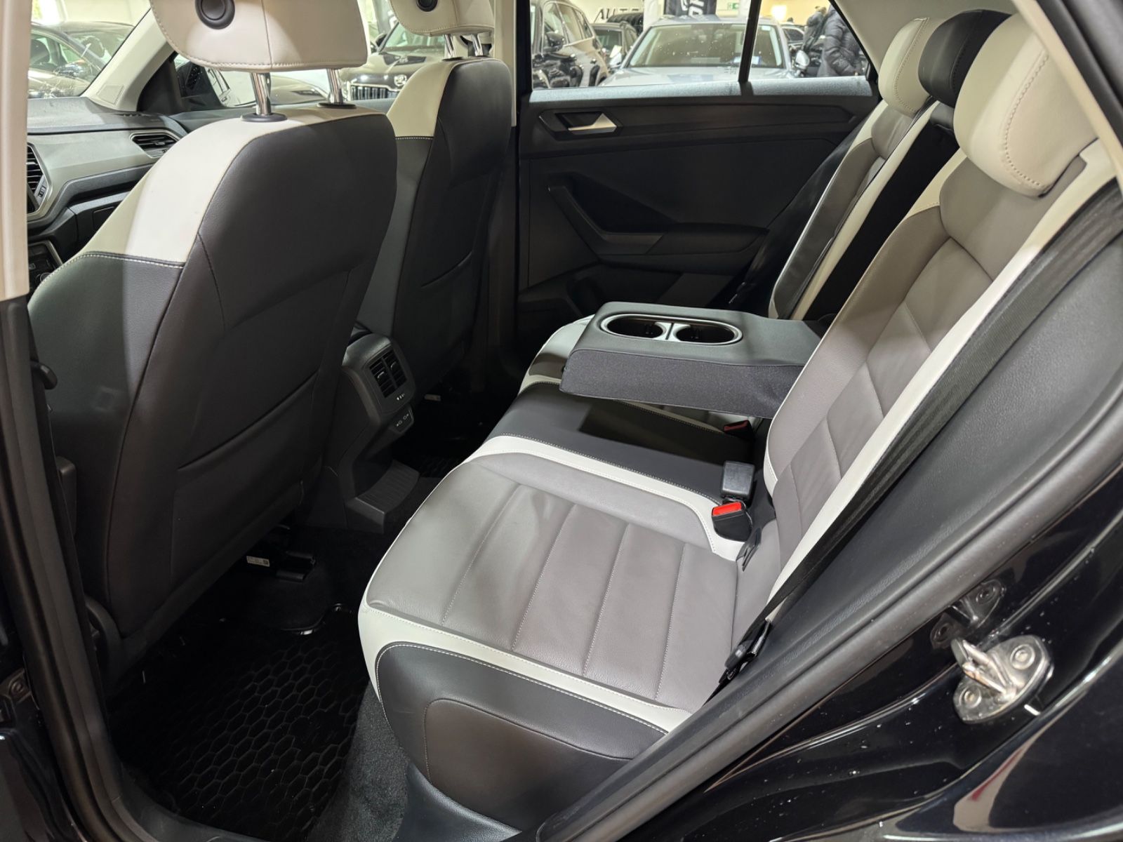 Volkswagen T-Roc Style 1.5 TSI - Samsaru's Car Outlet
