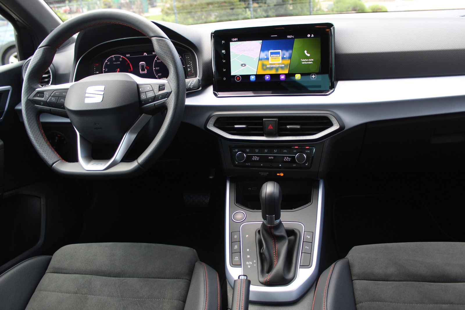 Seat Arona FR 1,5 TSI DSG DINAMICA AHK LED ACC SPUR