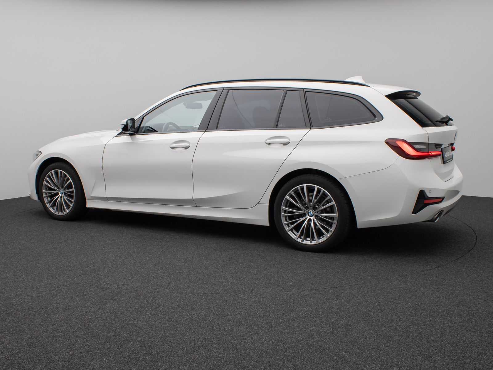 BMW 320d SportLine - Samsaru's Car Outlet