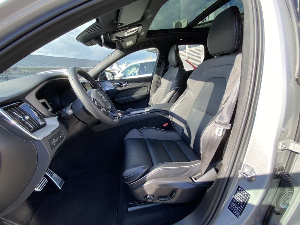 Volvo XC60 R Design Recharge Plug-In Hybrid AWD T8 Twi