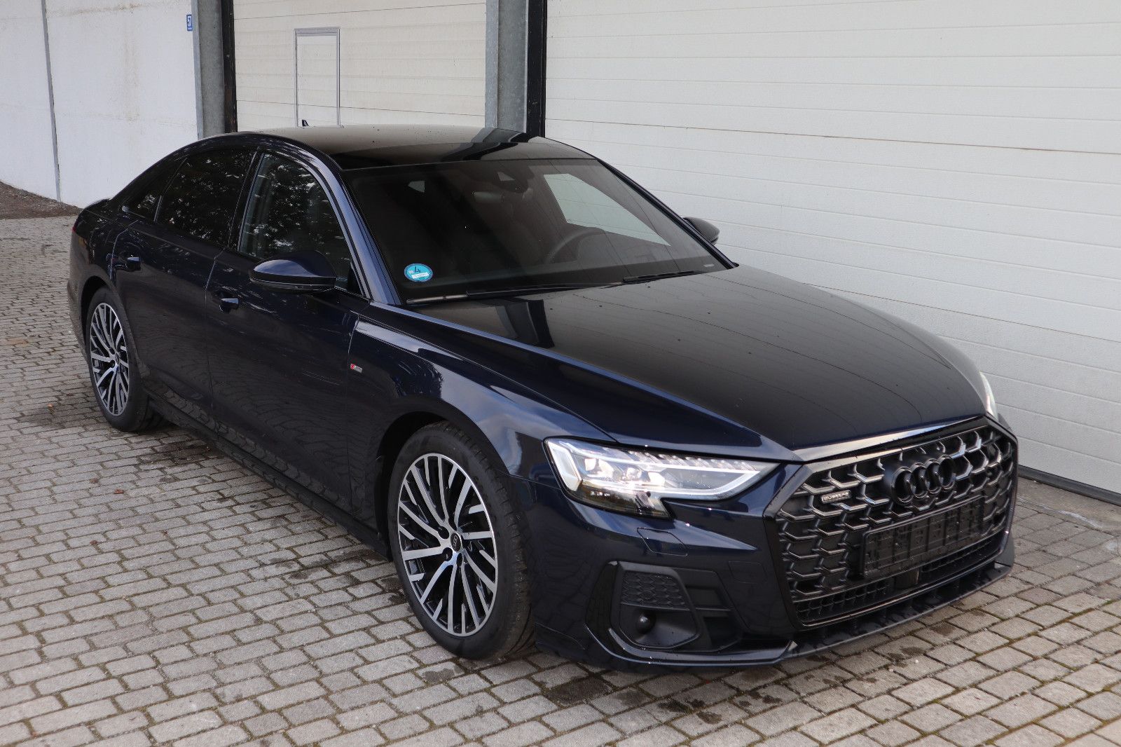 Audi A8 60 TFSI e qu S-Line Black - Samsaru's Car Outlet