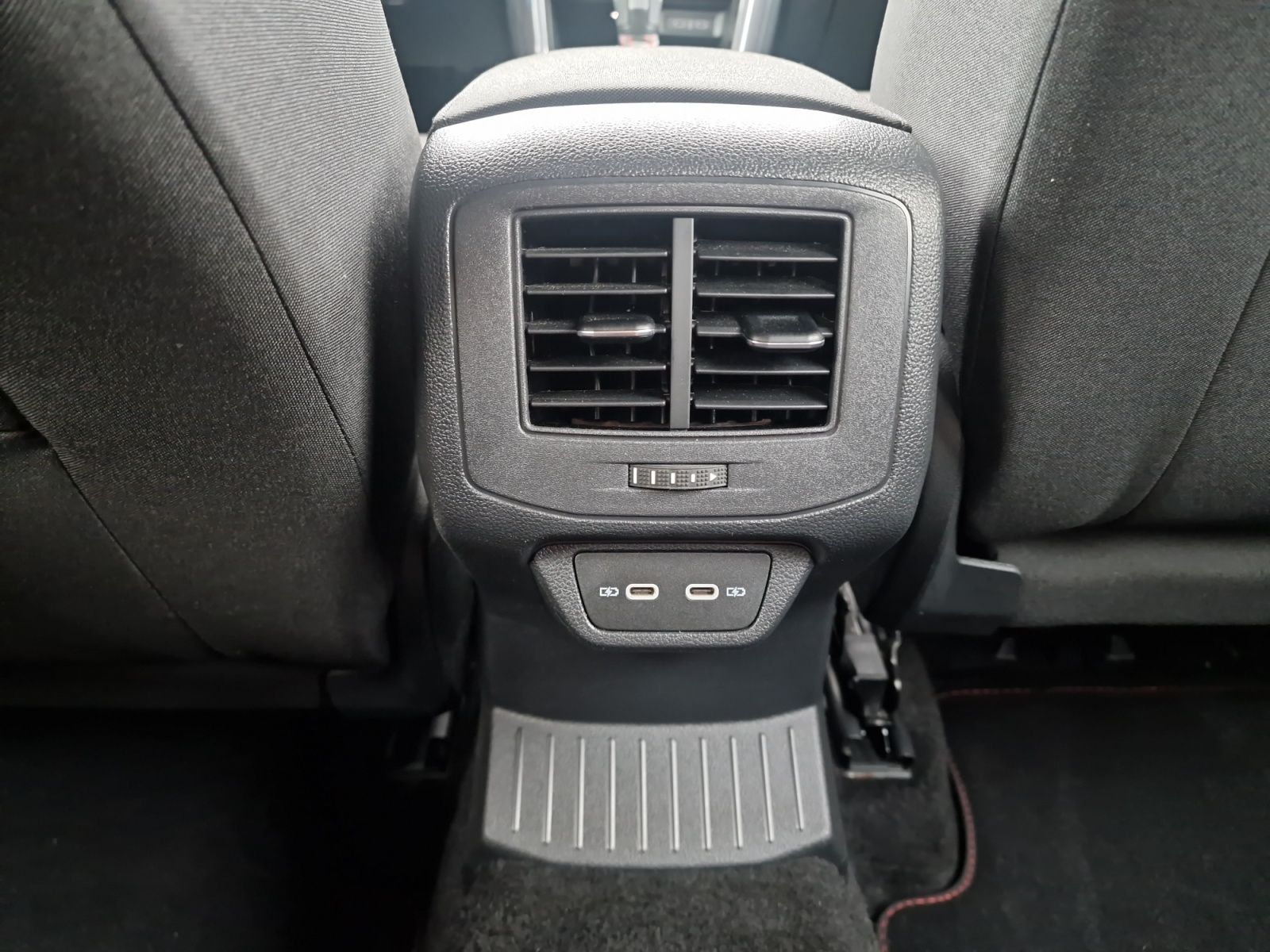 Volkswagen T-Roc 1.5 TSI Sport - Samsaru's Car Outlet
