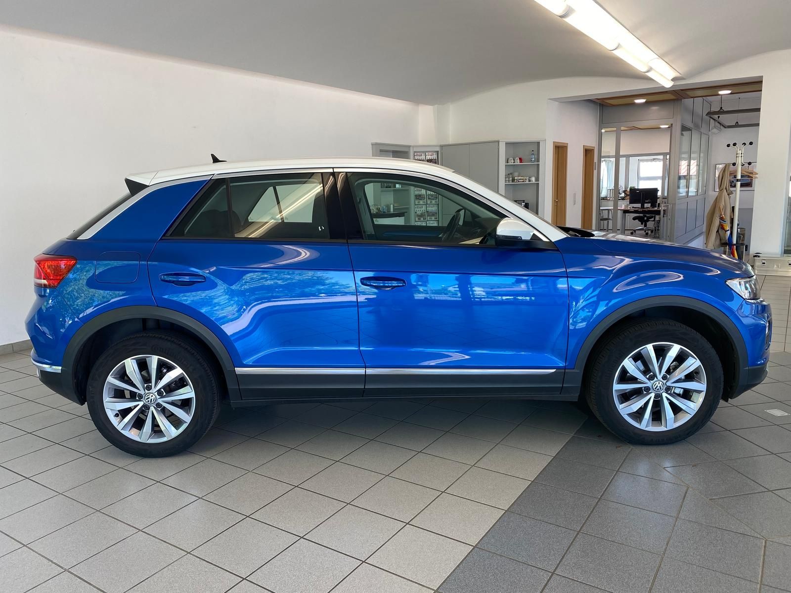 Volkswagen T-Roc 1.5 TSI DSG - Samsaru's Car Outlet
