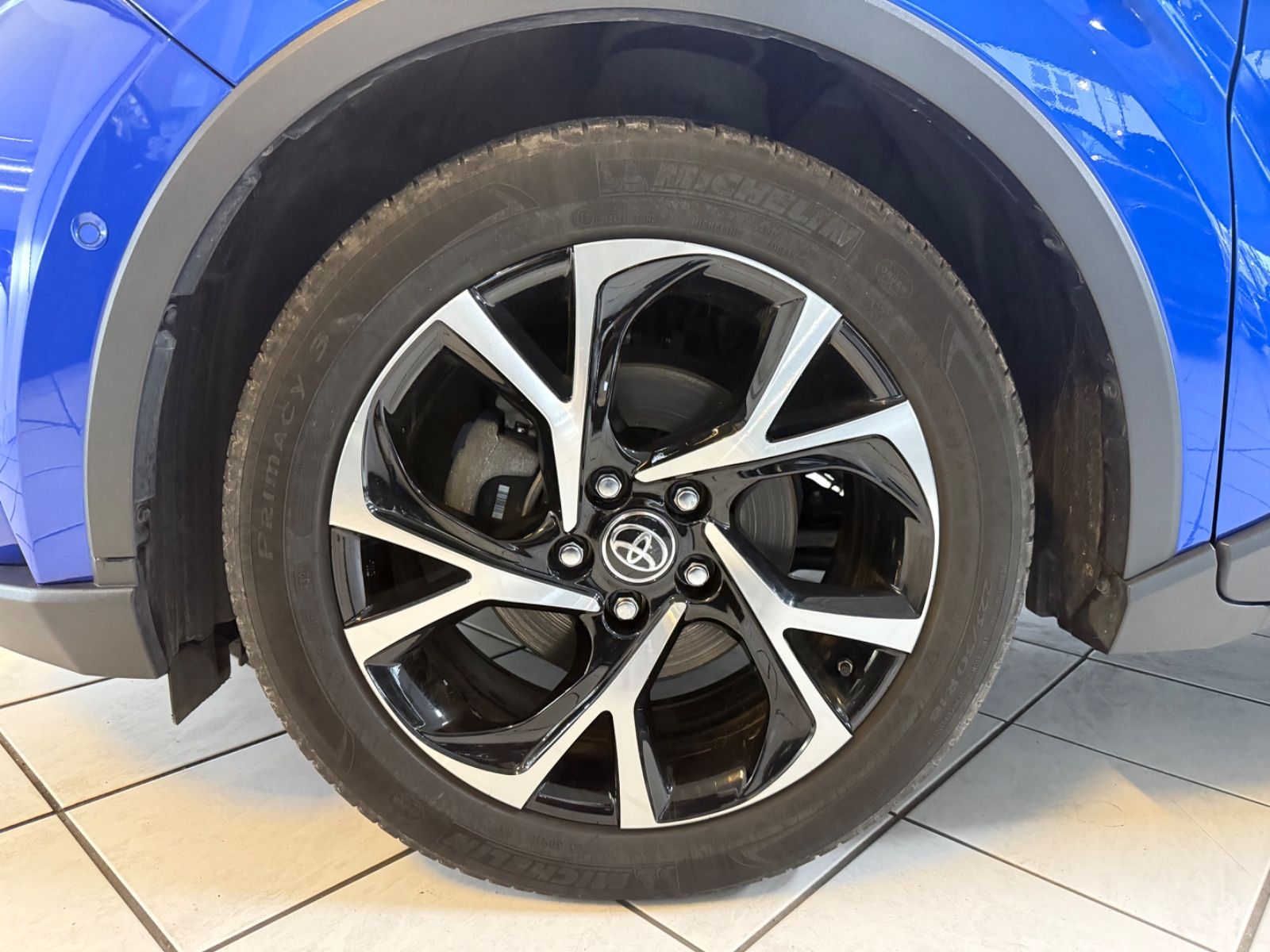 Toyota C-HR Hybrid Team D - Samsaru's Car Outlet