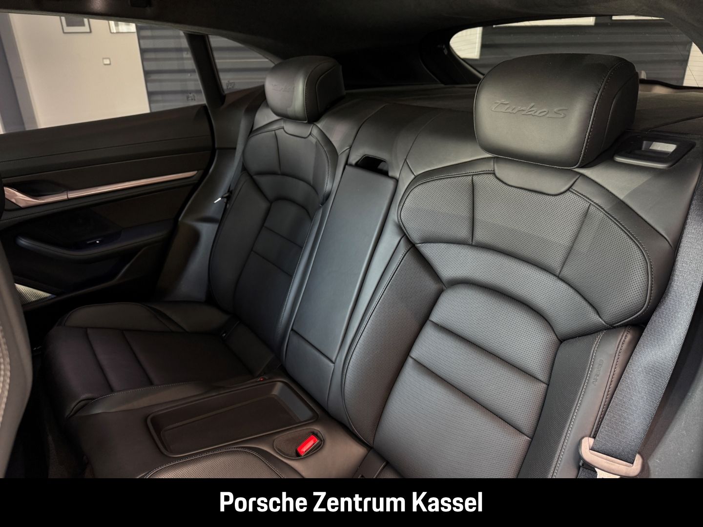 Porsche Taycan Turbo S Cross Turismo